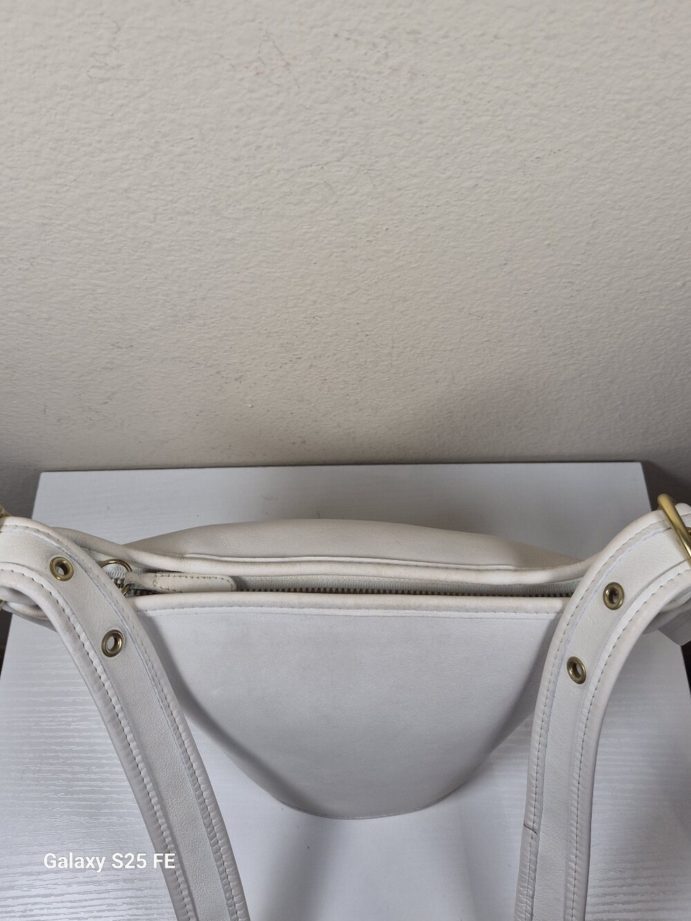 Vintage Coach White Maggie Duffle #9019 - Picture 3 of 16